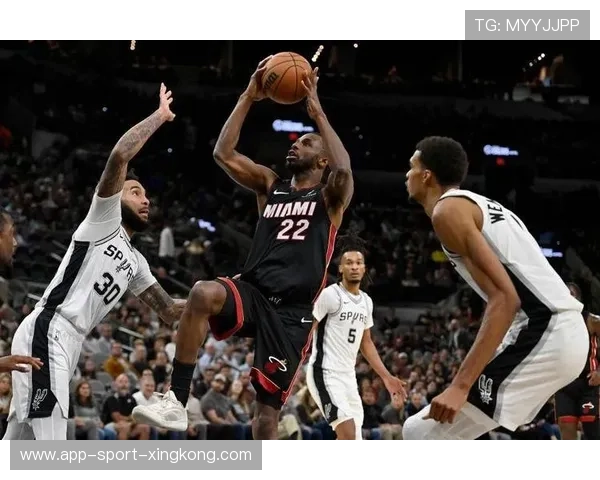 马刺终场前稳稳罚球锁定胜利