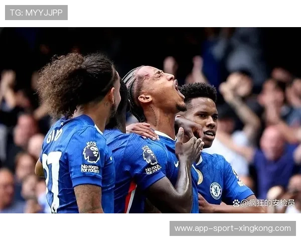 费耶诺德全力打造“左脚杀手”!边路冲击力十足的新星逐步崭露锋芒